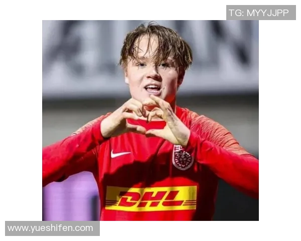 足球星光璀璨之路：从新星崛起到世界级传奇的成长历程